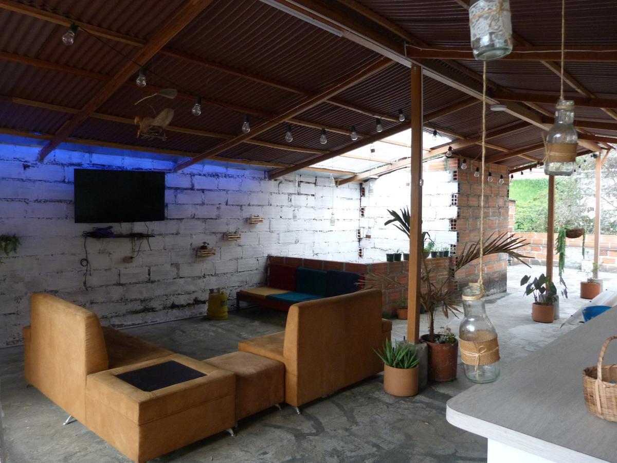 El Descanso Donde Sara Hostel Medellín Kültér fotó